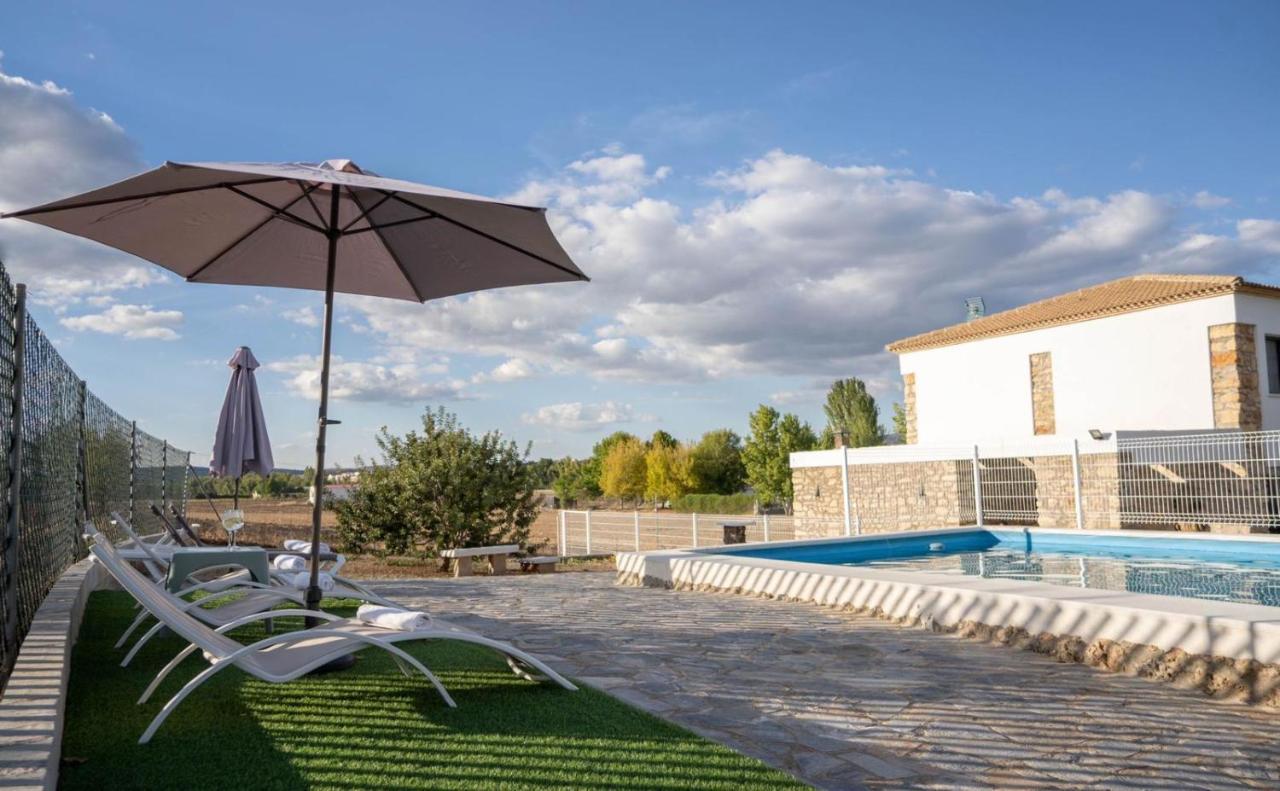 Alojamiento Rural La Granja De Las Monjas เฮน ภายนอก รูปภาพ