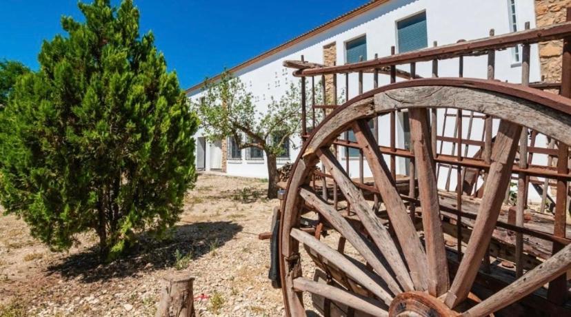 Alojamiento Rural La Granja De Las Monjas เฮน ภายนอก รูปภาพ